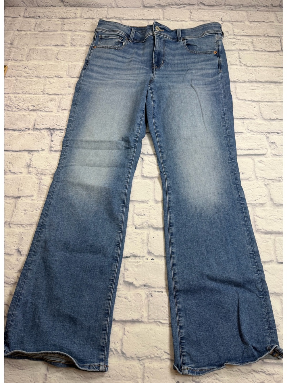 American Eagle Next Level Stretch. Kick Boot Jeans. Size 14 Regular.